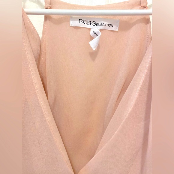 BCBG ROSE MINI DRESS With elastic waist & ruffles light material tie side - Picture 6 of 13